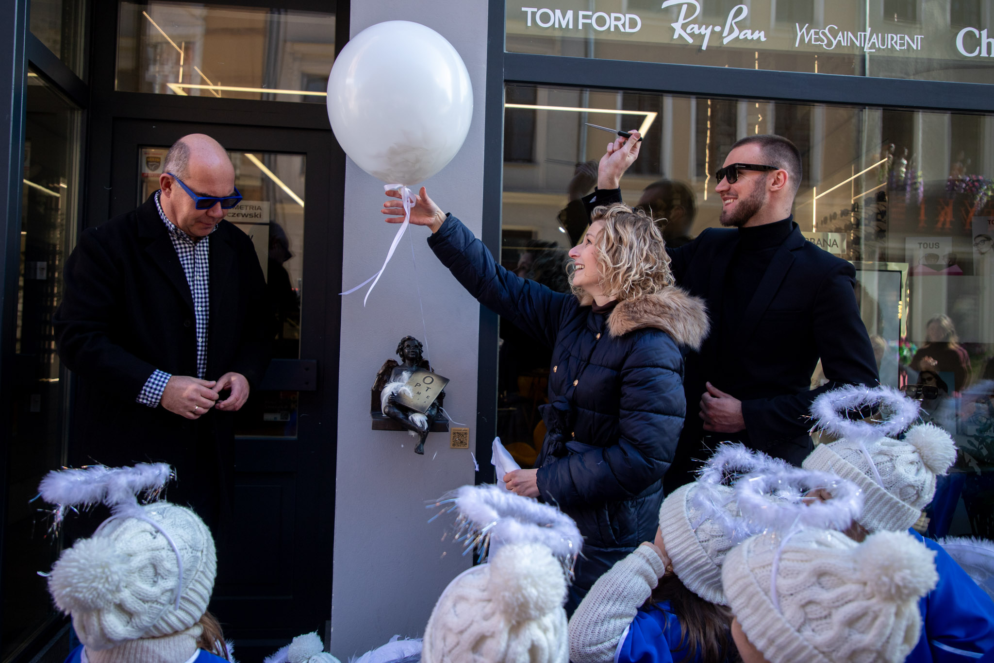 Odsłonięcie aniołka przy ul. Sczytnej 6