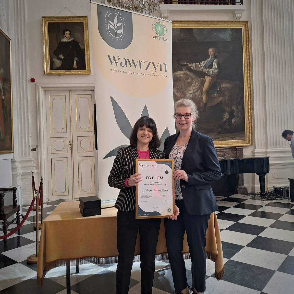 Nagrodę odebrały dr Magda Nierzwicka, wicedyrektor Muzeum Okręgowego w Toruniu oraz Małgorzata Mikulska-Wernerowicz, kierownik Działu Historii Toruńskiego Piernikarstwa.