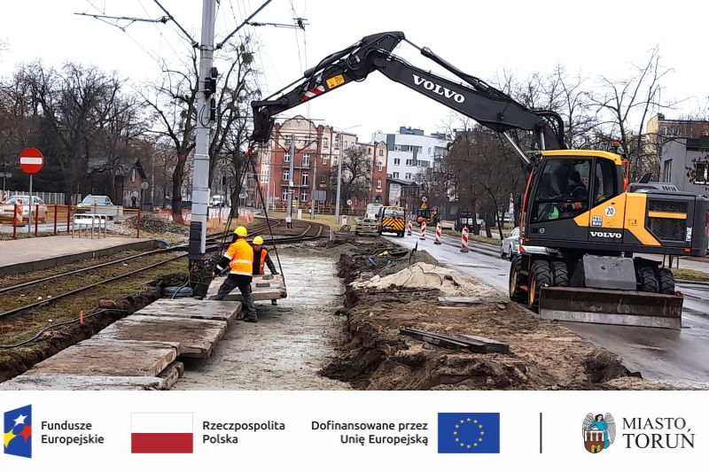 Na modernizowanych torowiskach wylewają płytę, układają szyny