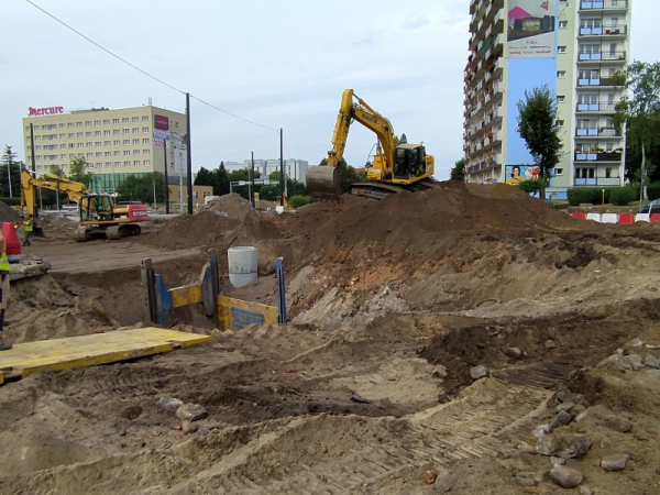 Roboty przy placu Niepodległości Na zdjęciu roboty przy placu Niepodległości