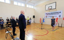 Na zdjęciu prezydent Michał Zaleski oraz jego zastępca Zbigniew Fiderewicz śpiewają hymn państwowy
