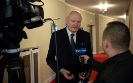 prezydent Michał Zaleski udziela wywiadu Telewizji Toruń
