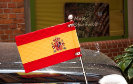 flaga Hiszpanii na samochodzie
