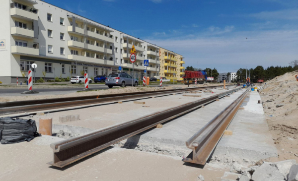 Na zdjęciu: tory kładzionepodczas budowy nowej linii tramwajowej na tzw. osiedle Jar
