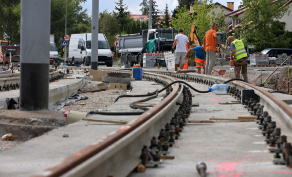 Na zdjęciu: prace prowadzone na budowie linii tramwajowej na Jar