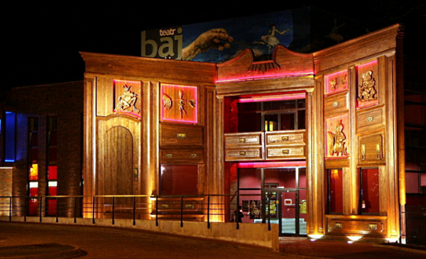 Teatr Baj Pomorski w wieczornej iluminacji, fot. Małgorzata Litwin