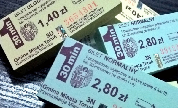 Bilety komunikacji miejskiej dla uczniów i studentów w Toruniu