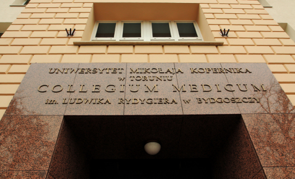 Na zdjęciu: budynek główny Collegium Medicum UMK