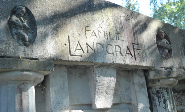 Na zdjęciu: nagrobek Familii Landgraf na cmentarzu św. Jerzego