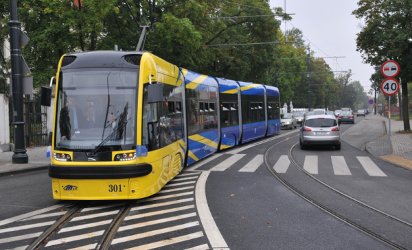 Na zdjęciu: tramwaj komunikacji miejskiej