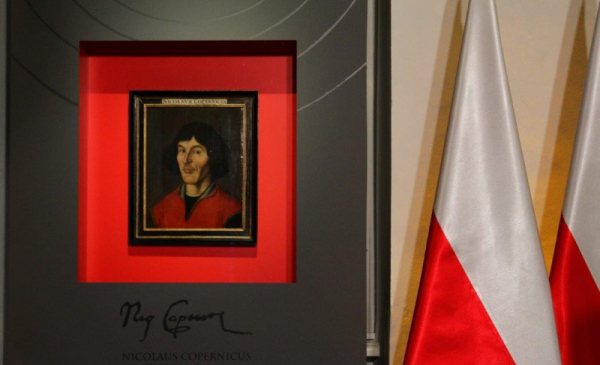 Portret Mikołaja Kopernika prezentowany jest w Sali Mieszczańskiej Ratusza Staromiejskiego w Toruniu