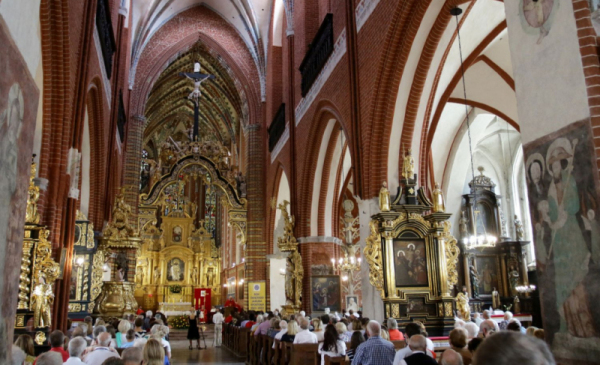 Zdjęcie przedstawia wnętrza kościoła pw. św. Jakuba Apostoła w Toruniu