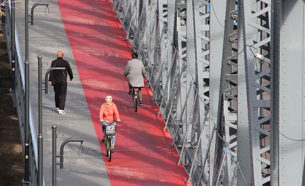Pas pieszo-rowerowy na moście Piłsudskiego, fot. Adam Zakrzewski