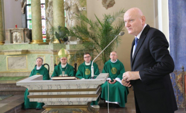 Na zdjęciu: prezydent Michał Zaleski przemawia w kościele akademickim