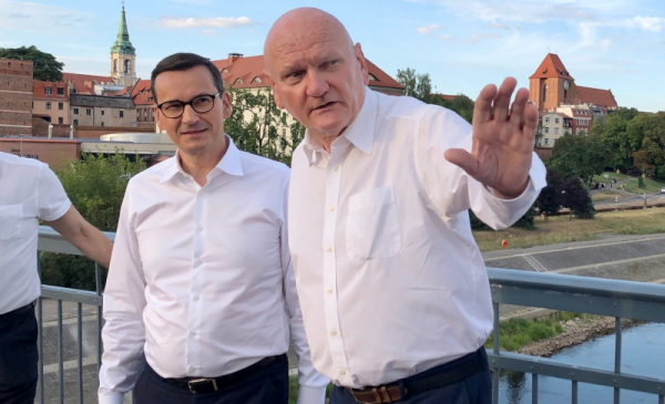 Prezydent Torunia Michał Zaleski i premier Morawiecki na moście drogowym w Toruniu 