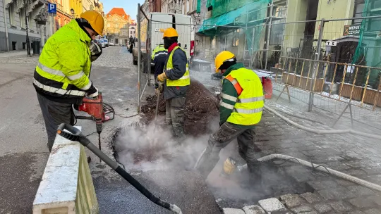 Awaria ciepłociągu na Mostowej