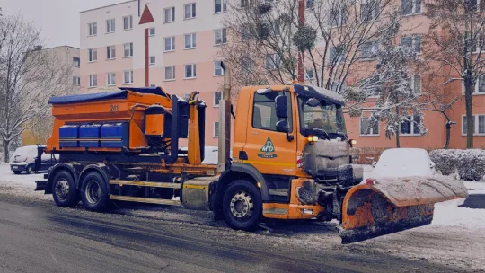 Gołoledź: służby miejskie podejmują działania