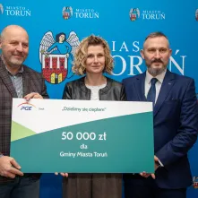 PGE Toruń w ramach programu "Dzielimy się ciepłem" przekazało Gminie Miasta Toruń 50 tysięcy złotych, przeznaczonych na opłacenie rachunków za ciepło. 
