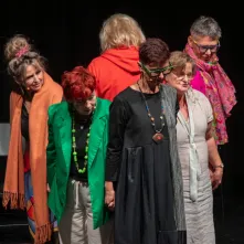 Życie widziane oczami osób zmagających się z chorobami onkologicznymi było tematem spektaklu "Krąg Kobiet", który przedstawiła w minioną niedzielę grupa teatralna "ONKO-świat", działająca w ramach Akademii Walki z Rakiem Fundacji "Światło".