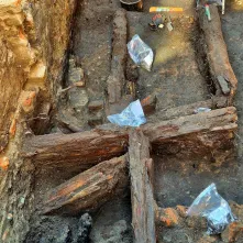 Badania archeologiczne na dziedzińcu Domu Mikołaja Kopernika