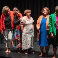 Życie widziane oczami osób zmagających się z chorobami onkologicznymi było tematem spektaklu "Krąg Kobiet", który przedstawiła w minioną niedzielę grupa teatralna "ONKO-świat", działająca w ramach Akademii Walki z Rakiem Fundacji "Światło".