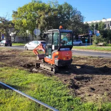 Korytują, układają kruszywo i usuwają kolizje