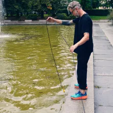 Zielony plac zabaw - interwencje małych ogrodników to zadanie, którego celem jest zazielenienie i odczarowanie terenu przed Domem Kultury Bydgoskie Przedmieście.