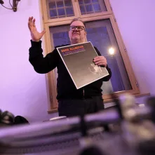 Muzyczna podróż z Hirkiem Wroną