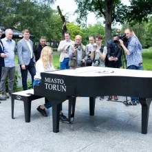 Mamy plenerowy fortepian w Toruniu