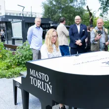 Mamy plenerowy fortepian w Toruniu