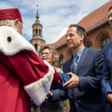 Uroczyste posiedzenie Senatu UMK na Rynku Staromiejskim 