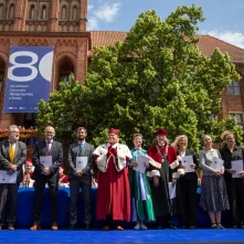 Uroczyste posiedzenie Senatu UMK na Rynku Staromiejskim 