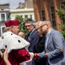 Uroczyste posiedzenie Senatu UMK na Rynku Staromiejskim 