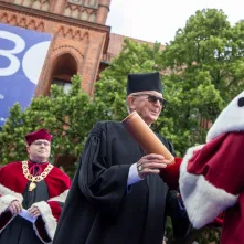 Uroczyste posiedzenie Senatu UMK na Rynku Staromiejskim 