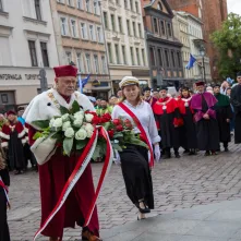 Uroczyste posiedzenie Senatu UMK na Rynku Staromiejskim 