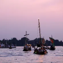 9. Festiwal Wisły - nocna parada łodzi i statków, widowisko światło-dźwięk