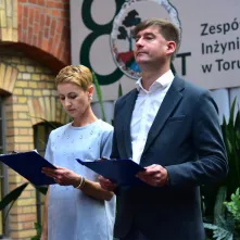 80-lecie Zespołu Szkół Inżynierii Środowiska w Toruniu, wręczenie Medalu "Za Zasługi dla Miasta Torunia"
