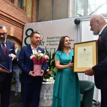 80-lecie Zespołu Szkół Inżynierii Środowiska w Toruniu, wręczenie Medalu "Za Zasługi dla Miasta Torunia"