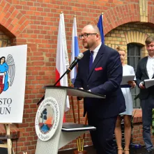 80-lecie Zespołu Szkół Inżynierii Środowiska w Toruniu, wręczenie Medalu "Za Zasługi dla Miasta Torunia"