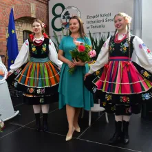 80-lecie Zespołu Szkół Inżynierii Środowiska w Toruniu, wręczenie Medalu "Za Zasługi dla Miasta Torunia"