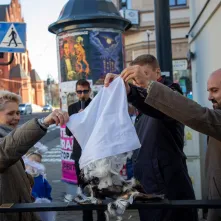 Anioł przy Domu Pizzy i Tapas 