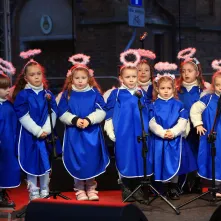 Toruńska starówka wzbogaciła się o kolejnego, siódmego aniołka.