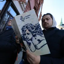 Toruńska starówka wzbogaciła się o kolejnego, siódmego aniołka.