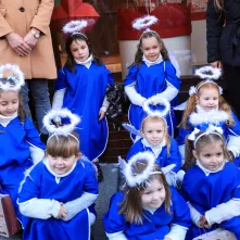 Toruńska starówka wzbogaciła się o kolejnego, siódmego aniołka.