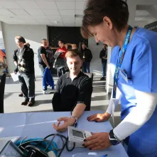 Profilaktyka z pełnym gazem – „Męski Serwis” na MotoArenie