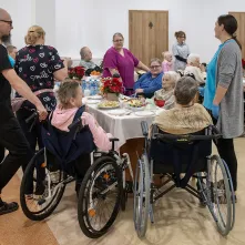 Z życzeniami dla mieszkańców i pracowników Domu Pomocy Społecznej w Toruniu