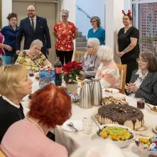 Z życzeniami dla mieszkańców i pracowników Domu Pomocy Społecznej w Toruniu