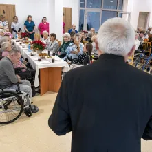 Z życzeniami dla mieszkańców i pracowników Domu Pomocy Społecznej w Toruniu