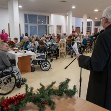 Z życzeniami dla mieszkańców i pracowników Domu Pomocy Społecznej w Toruniu