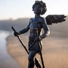 Anielski strażnik ruchu i zdrowia na moście, 19.12.2025